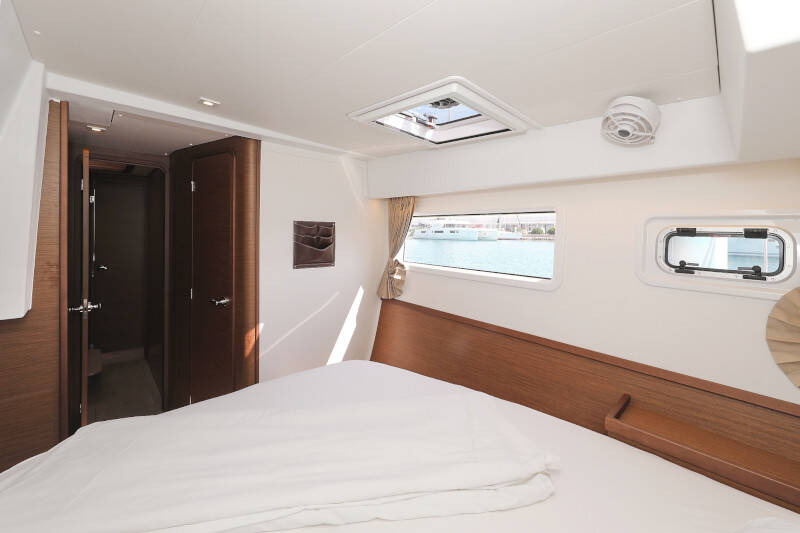 Lagoon 42 ROYAL SALUTE