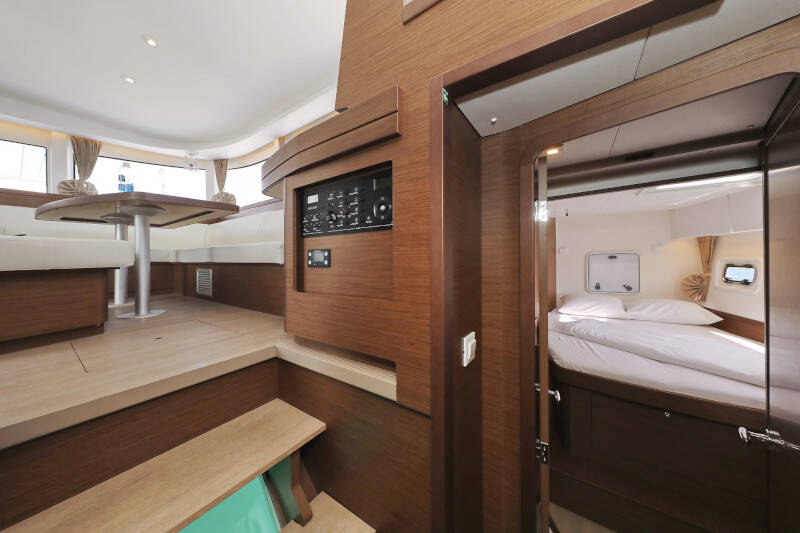 Lagoon 42 ROYAL SALUTE