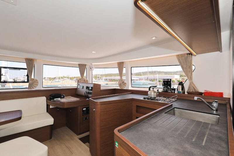 Lagoon 42 ROYAL SALUTE