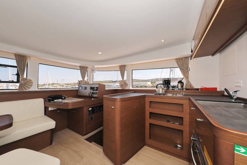 Lagoon 42 ROYAL SALUTE