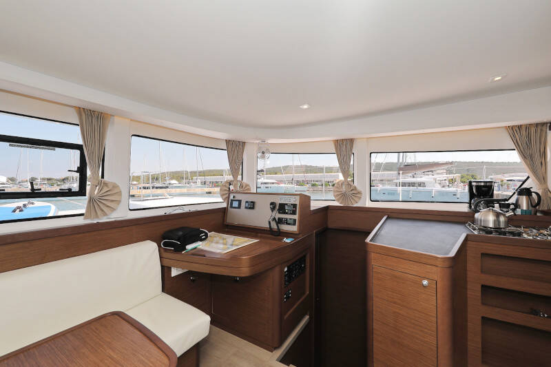 Lagoon 42 ROYAL SALUTE