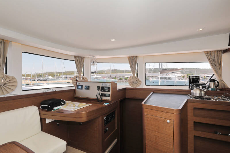 Lagoon 42 ROYAL SALUTE