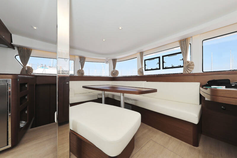 Lagoon 42 ROYAL SALUTE