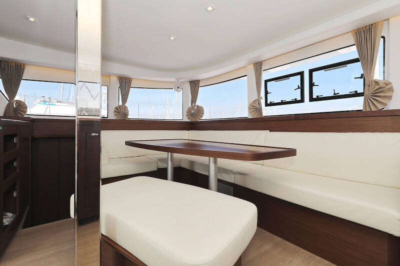 Lagoon 42 ROYAL SALUTE