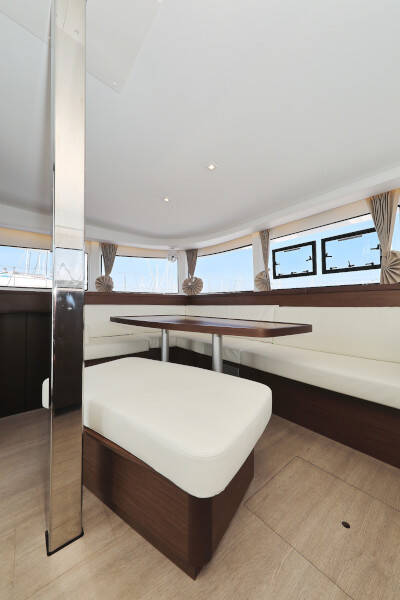 Lagoon 42 ROYAL SALUTE