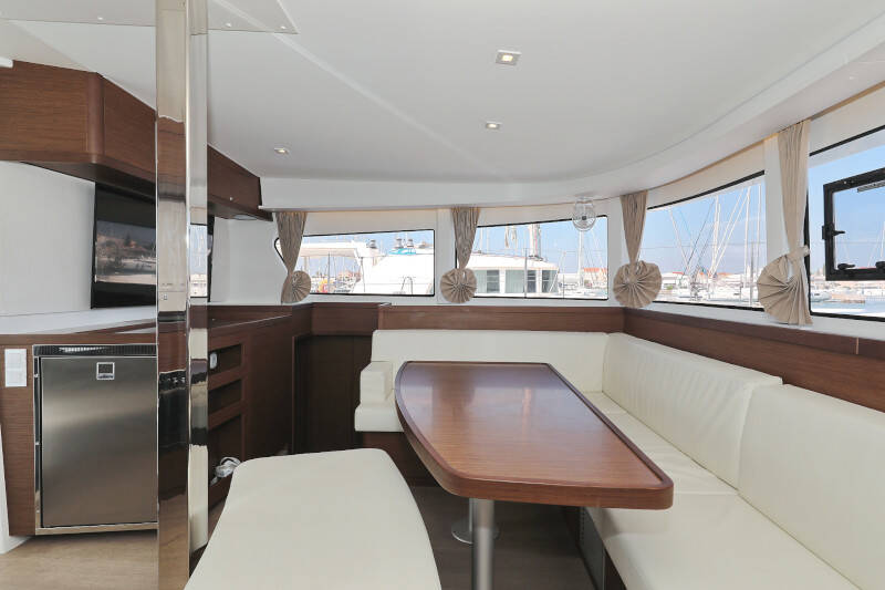 Lagoon 42 ROYAL SALUTE