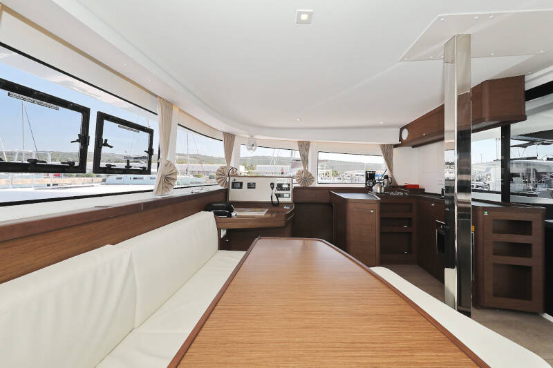 Lagoon 42 ROYAL SALUTE