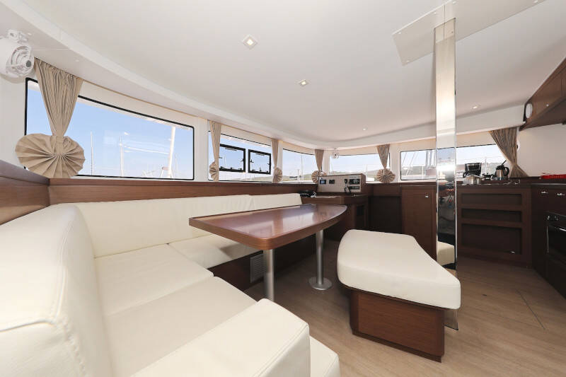 Lagoon 42 ROYAL SALUTE