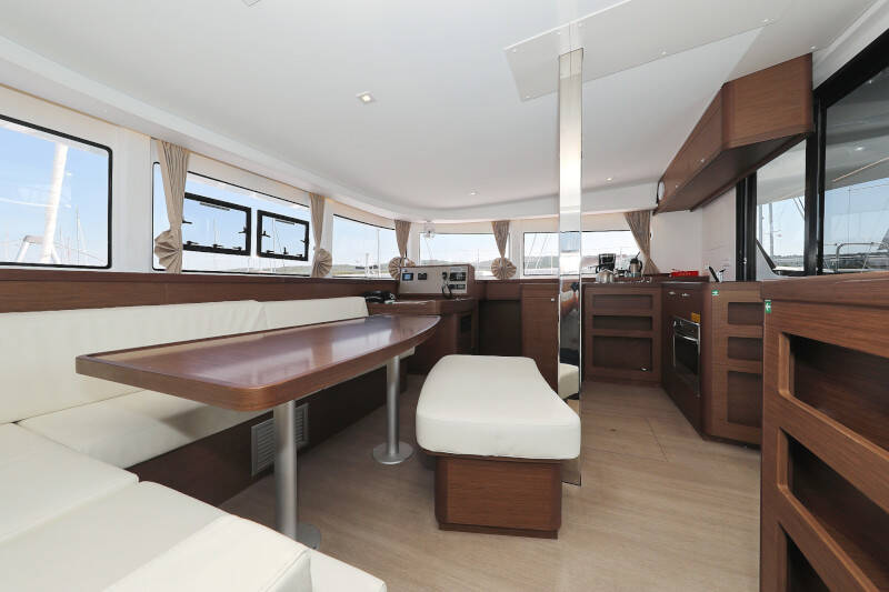 Lagoon 42 ROYAL SALUTE