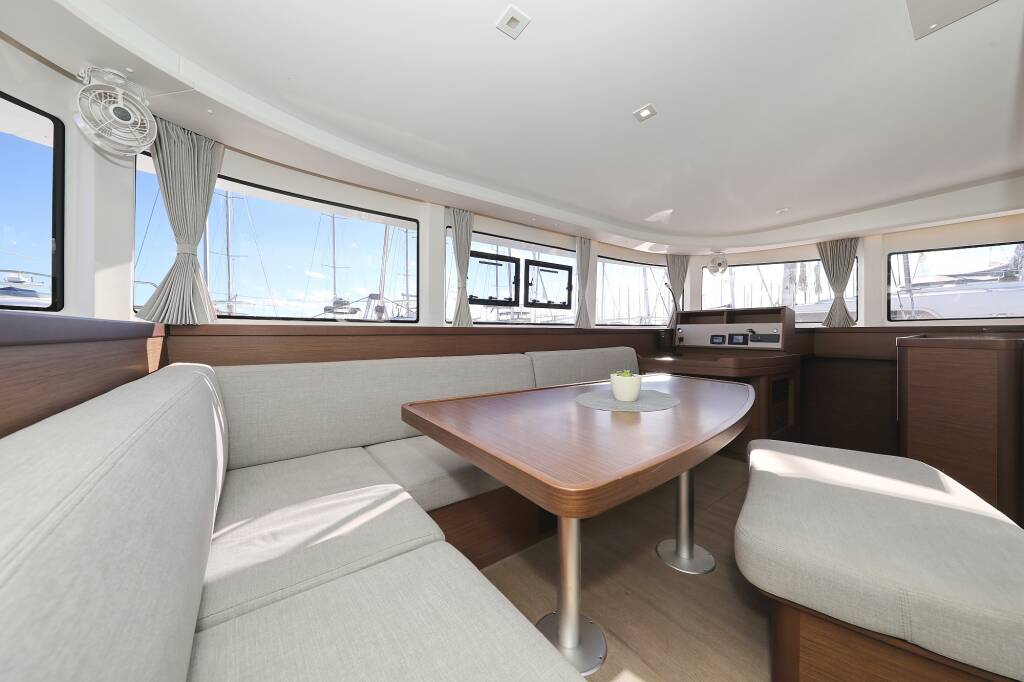 Lagoon 42 REA