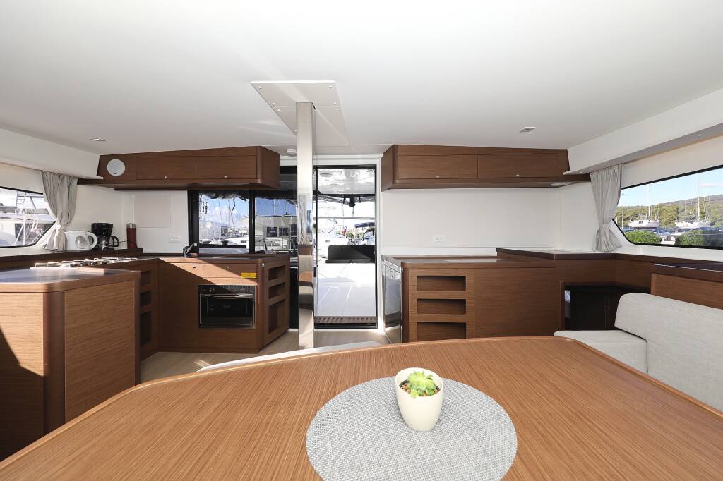 Lagoon 42 REA