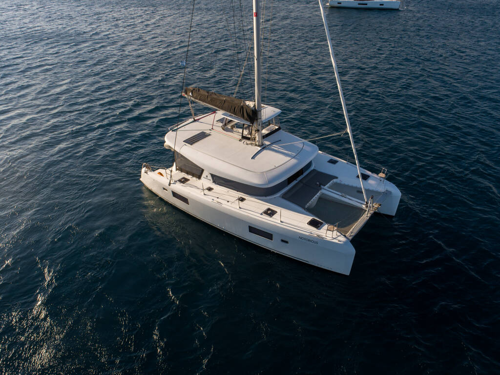 Lagoon 42 Notorious | A/C, Gen, Watermaker, 12 pax