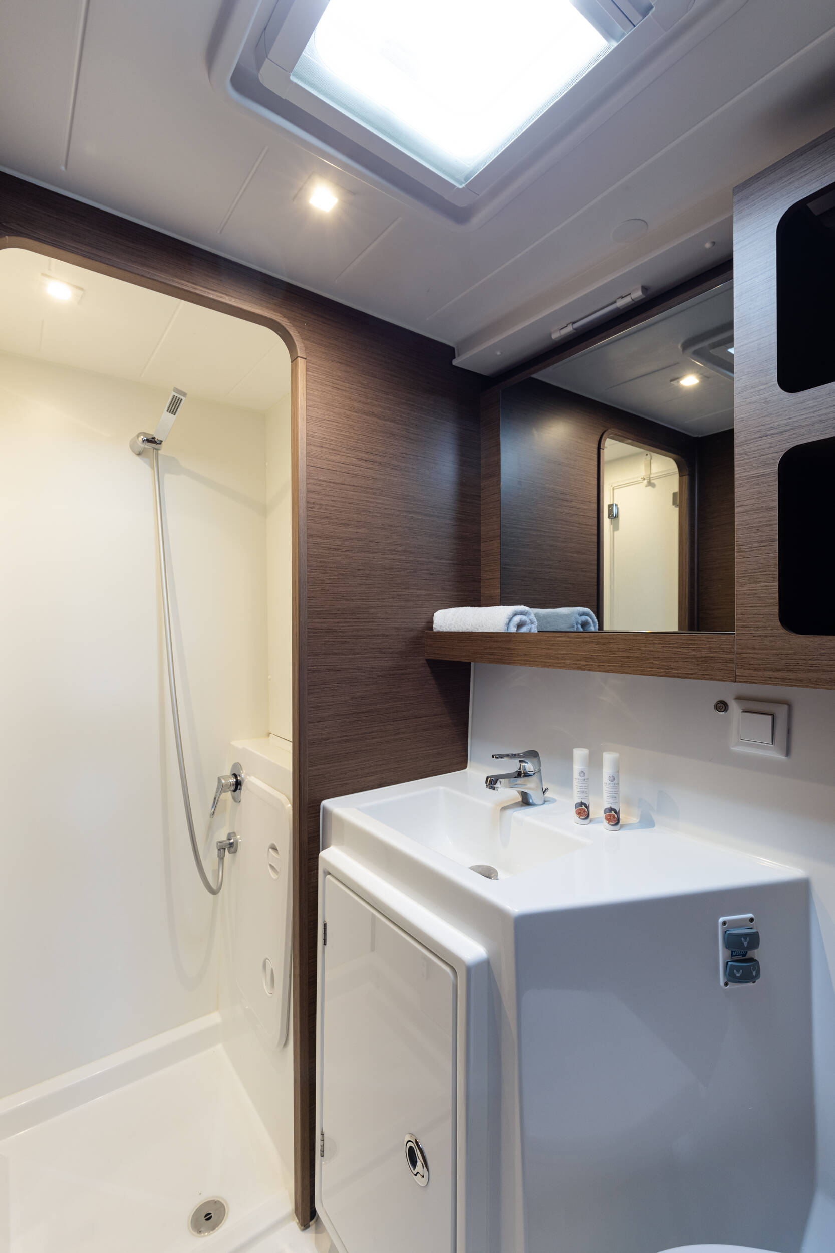 Lagoon 42 Notorious | A/C, Gen, Watermaker, 12 pax