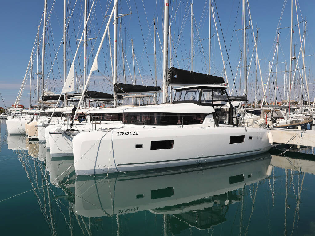 Lagoon 42 LUNA