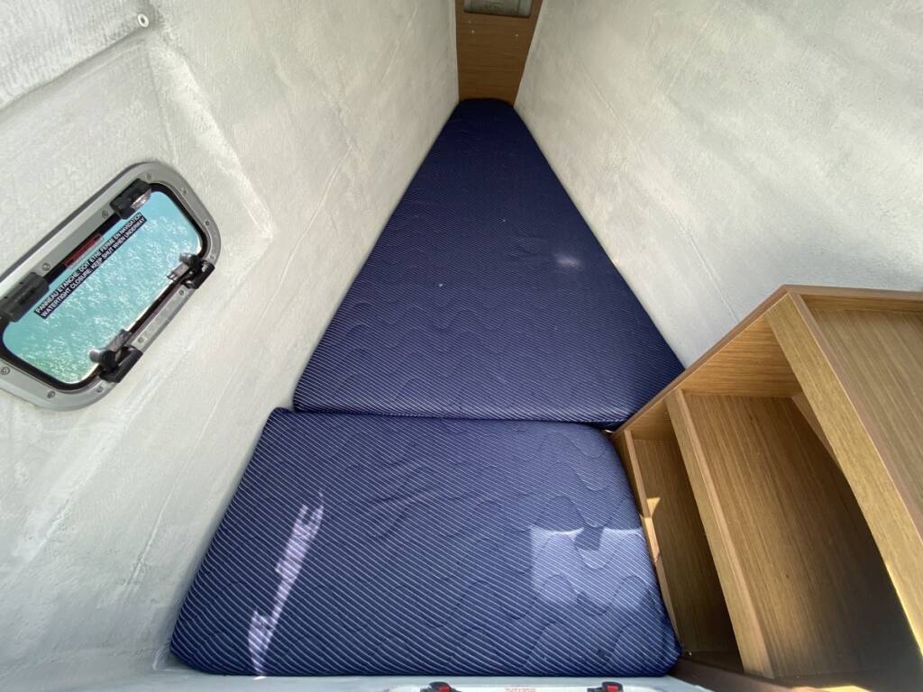 Lagoon 42 Blue Eyes (WM, Inverter, Fans)