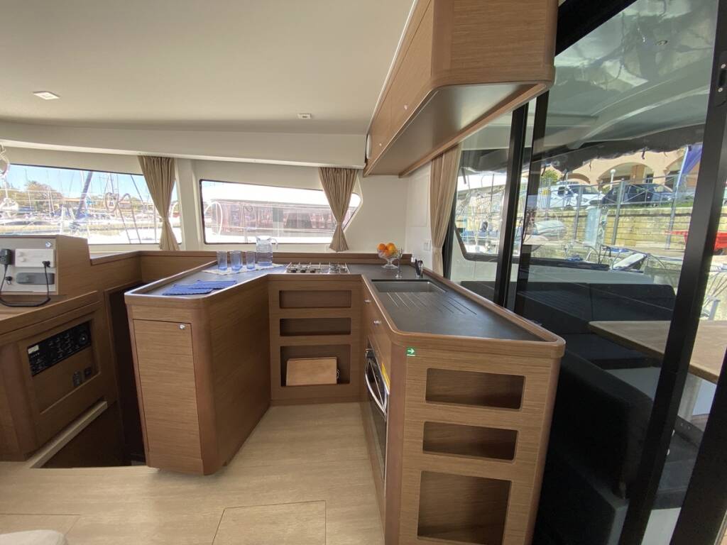 Lagoon 42 Blue Eyes (WM, Inverter, Fans)