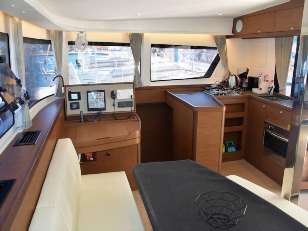 Lagoon 42  ANTEL AC,Gen,W.maker