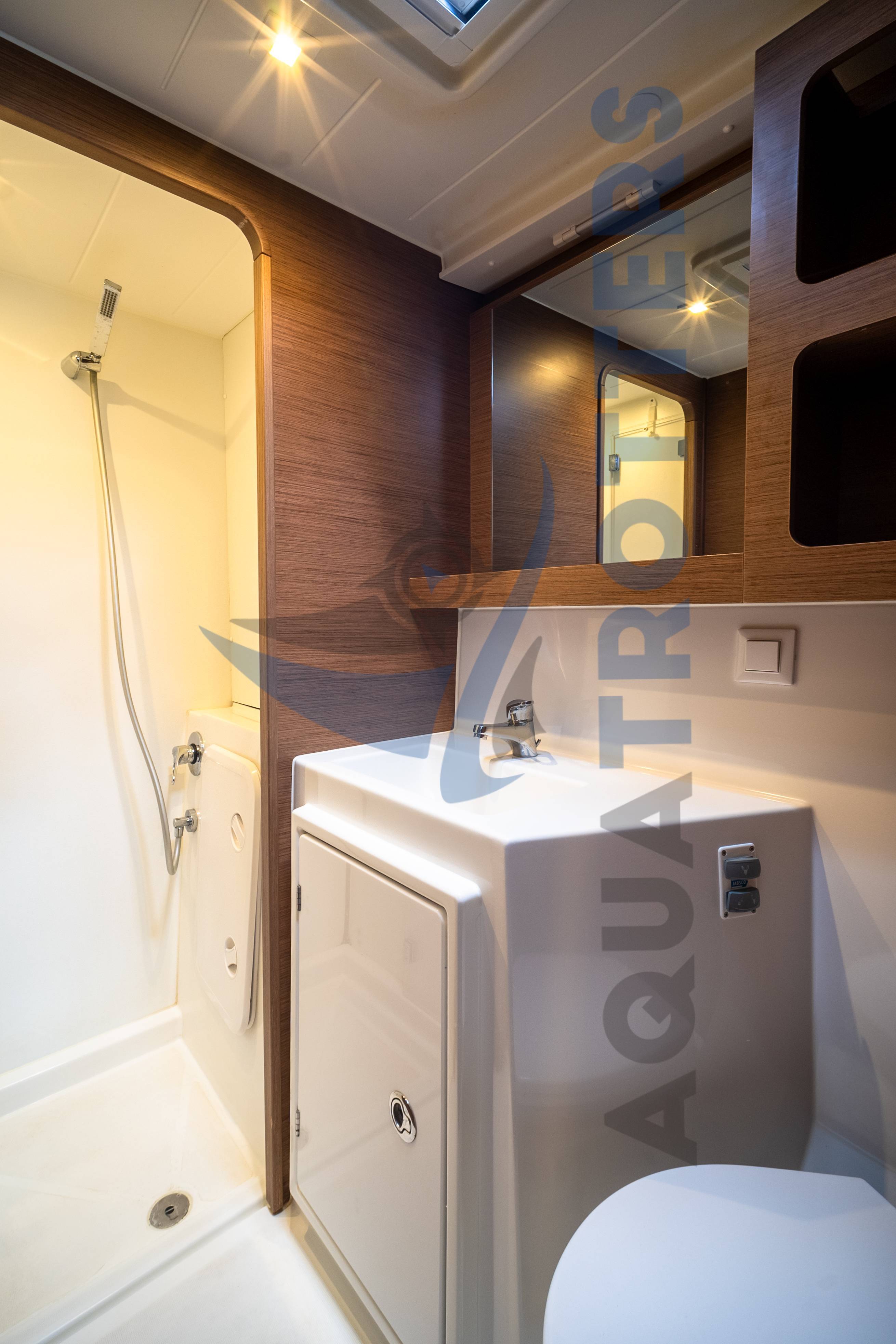 Lagoon 42 SILENCE  (A/C and Generator)