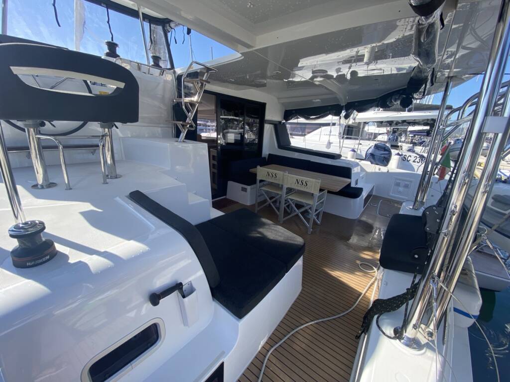 Lagoon 42 Copernicus (GND) (A/C, WM, Generator, Inverter)