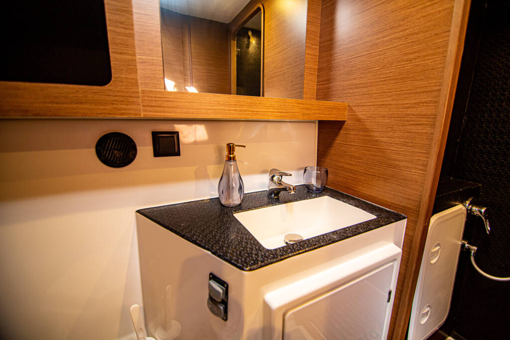 Lagoon 42 Casta Diva VIP-equipped