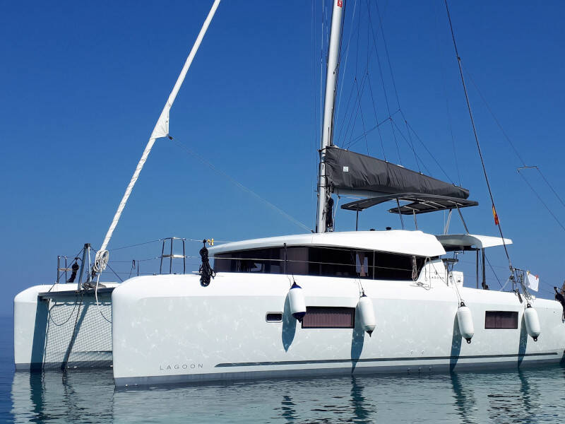 Lagoon 42 Elysium crewed - VIP equipped