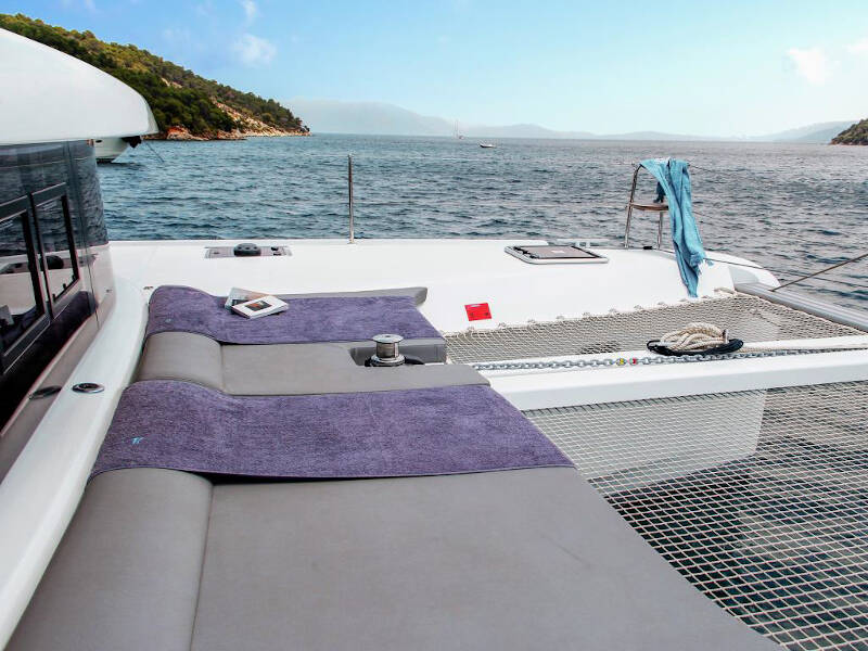 Lagoon 42 BLUE STEEL (generator, air condition, water maker, 1 SUP free of charge, undewater lights)