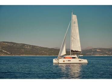 Lagoon 42 • BRIGHT SKY