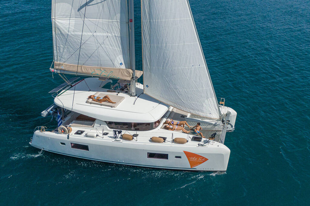 Lagoon 42 Catalina | A/C generator watermaker