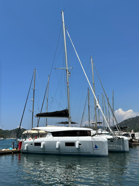 Lagoon 42 • Sail Electra