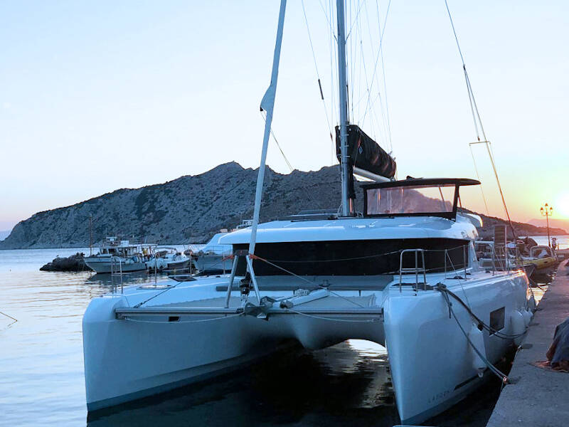 Lagoon 42 ALEXANDROS (generator, air condition, watermaker, 1 SUP free of charge)