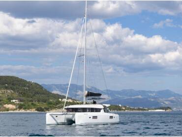 Lagoon 42  • AVENTUS