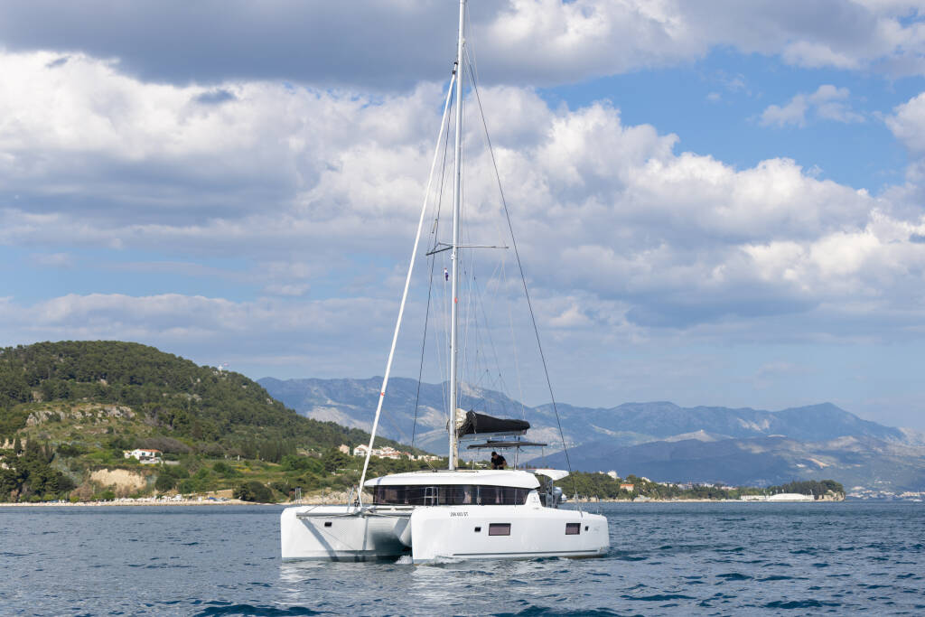 Lagoon 42 AVENTUS