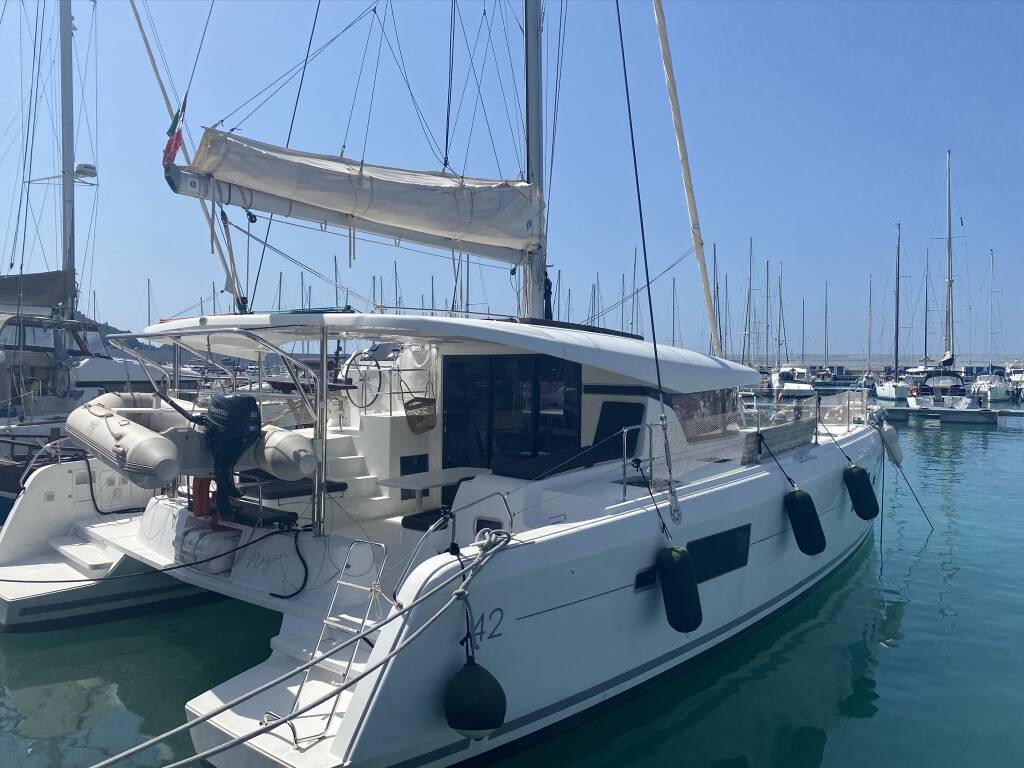 Lagoon 42 