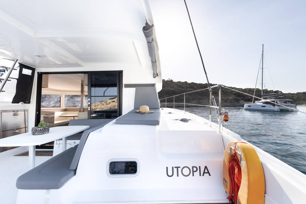 Lagoon 42 Utopia | A/C, Gen, Watermaker, 12 pax