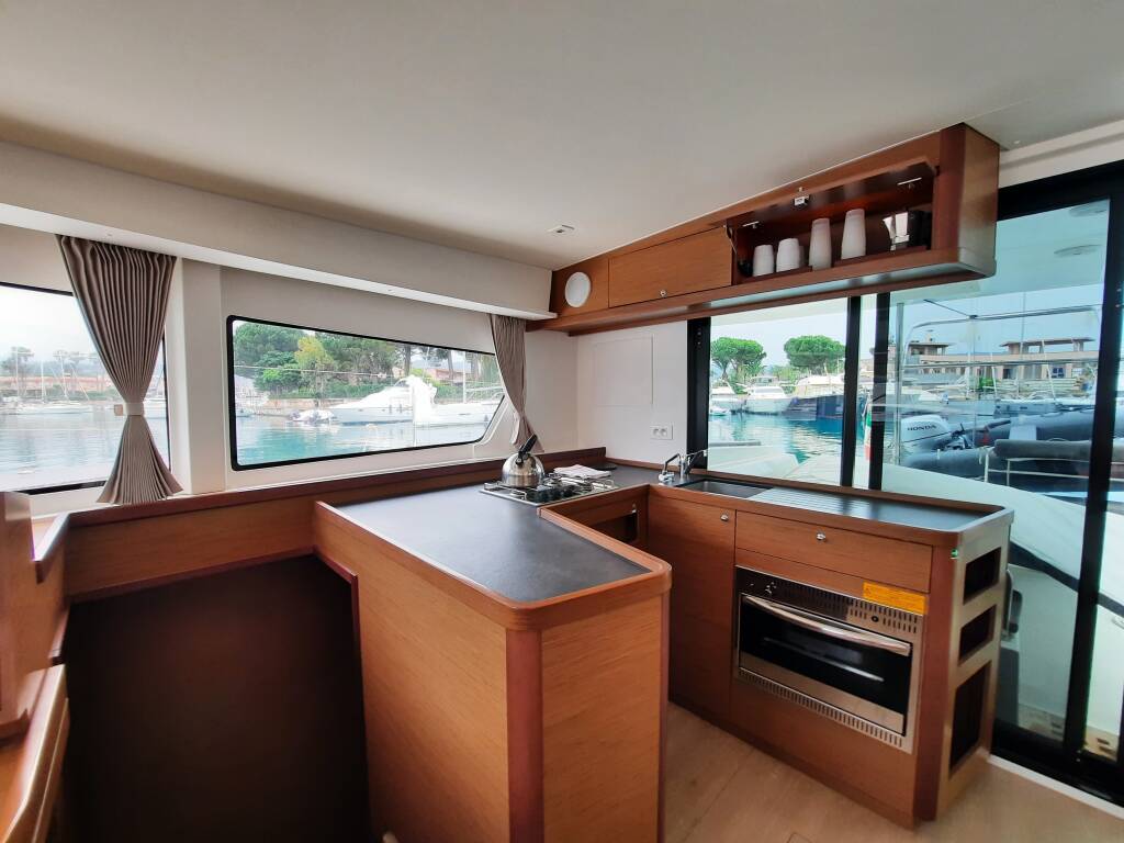 Lagoon 42 Senza SE (A/C and Generator)