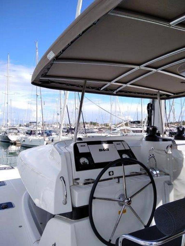 Lagoon 42  STOLOS