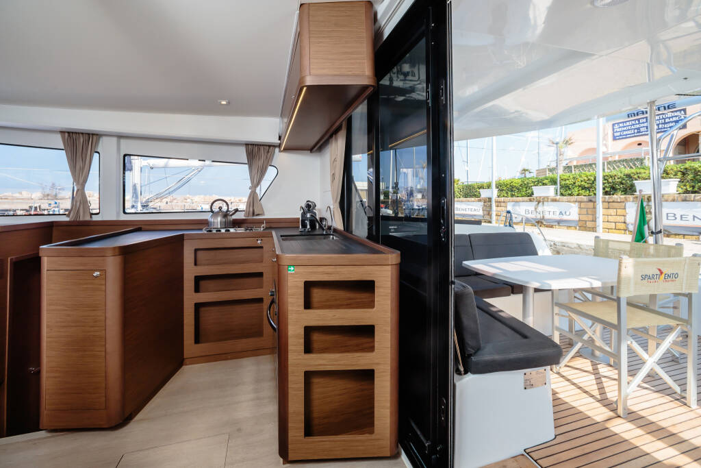 Lagoon 42 Cappero - Standard line