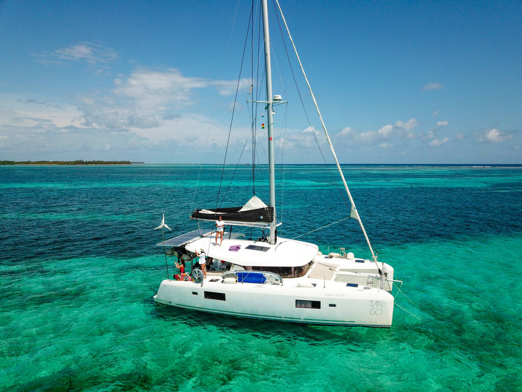 Lagoon 42  • Tango
