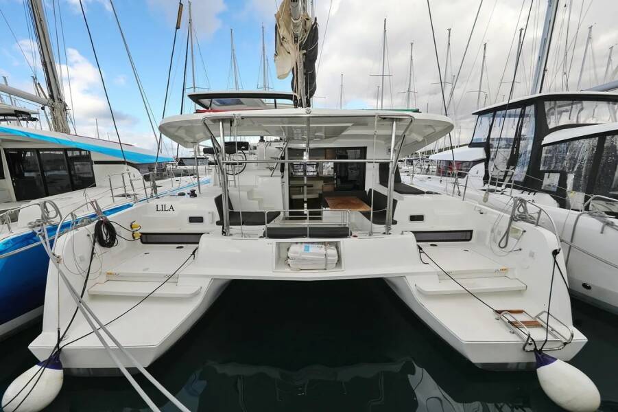 Lagoon 42 • Lila