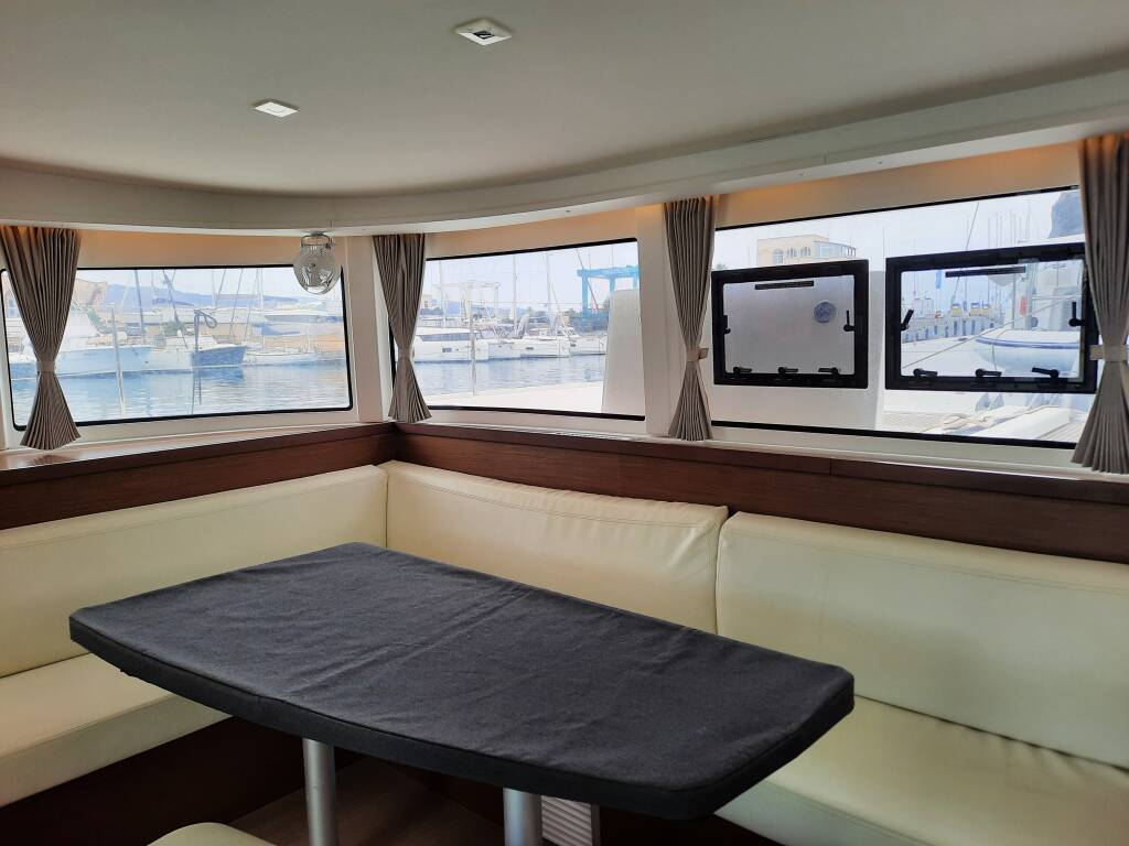 Lagoon 42 Senza Ma (A/C and Generator)
