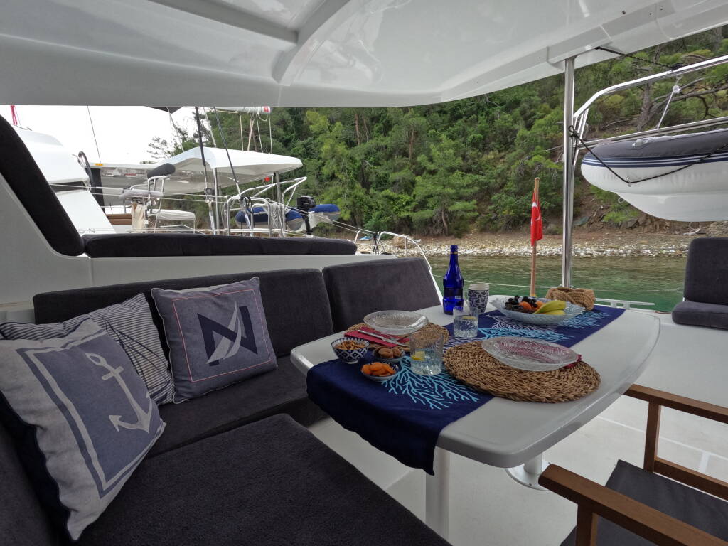 Lagoon 42 