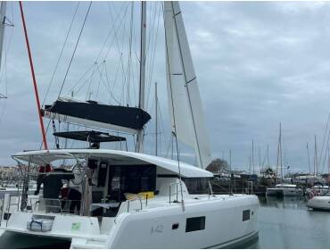 Lagoon 42 • Bellatrix (A/C,Electric Heads)