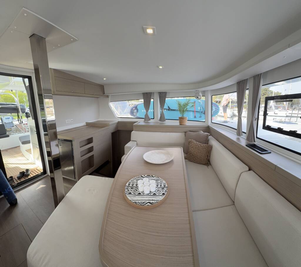 Lagoon 42 Bellatrix (A/C,Electric Heads)