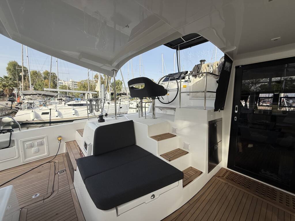 Lagoon 42 Bellatrix (A/C,Electric Heads)