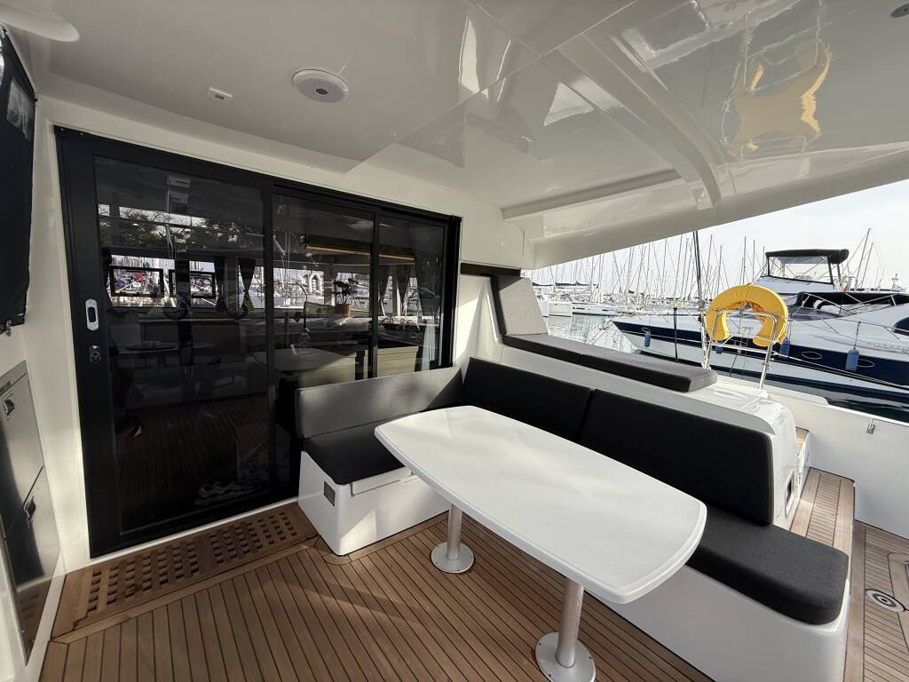 Lagoon 42 Bellatrix (A/C,Electric Heads)