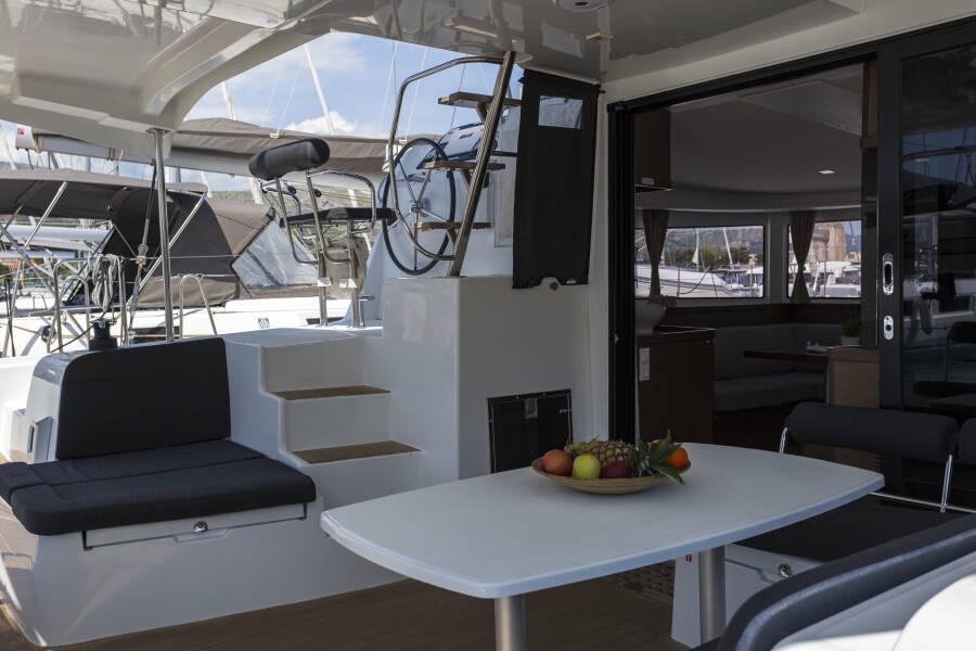 Lagoon 42 Pulp Fiction