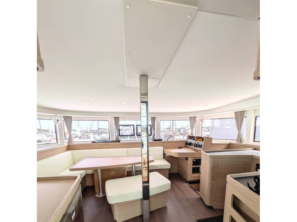 Lagoon 42 