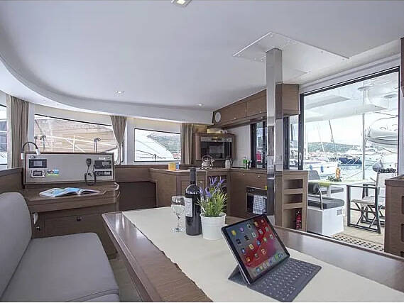 Lagoon 42 Pulp Fiction