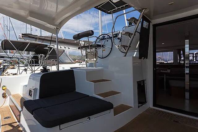 Lagoon 42 Pulp Fiction