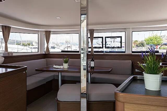 Lagoon 42 Pulp Fiction